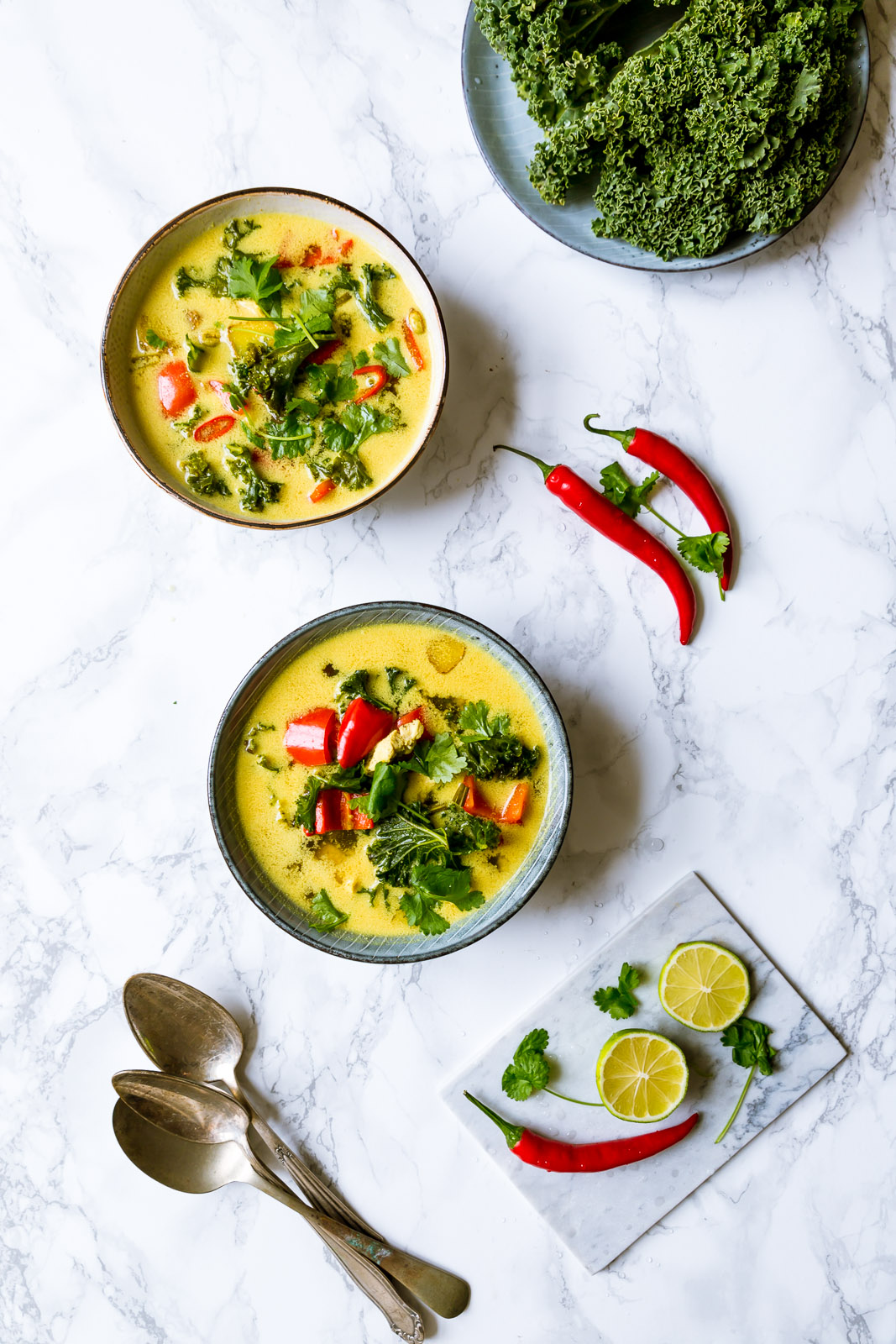 Zupa curry z jarmużem